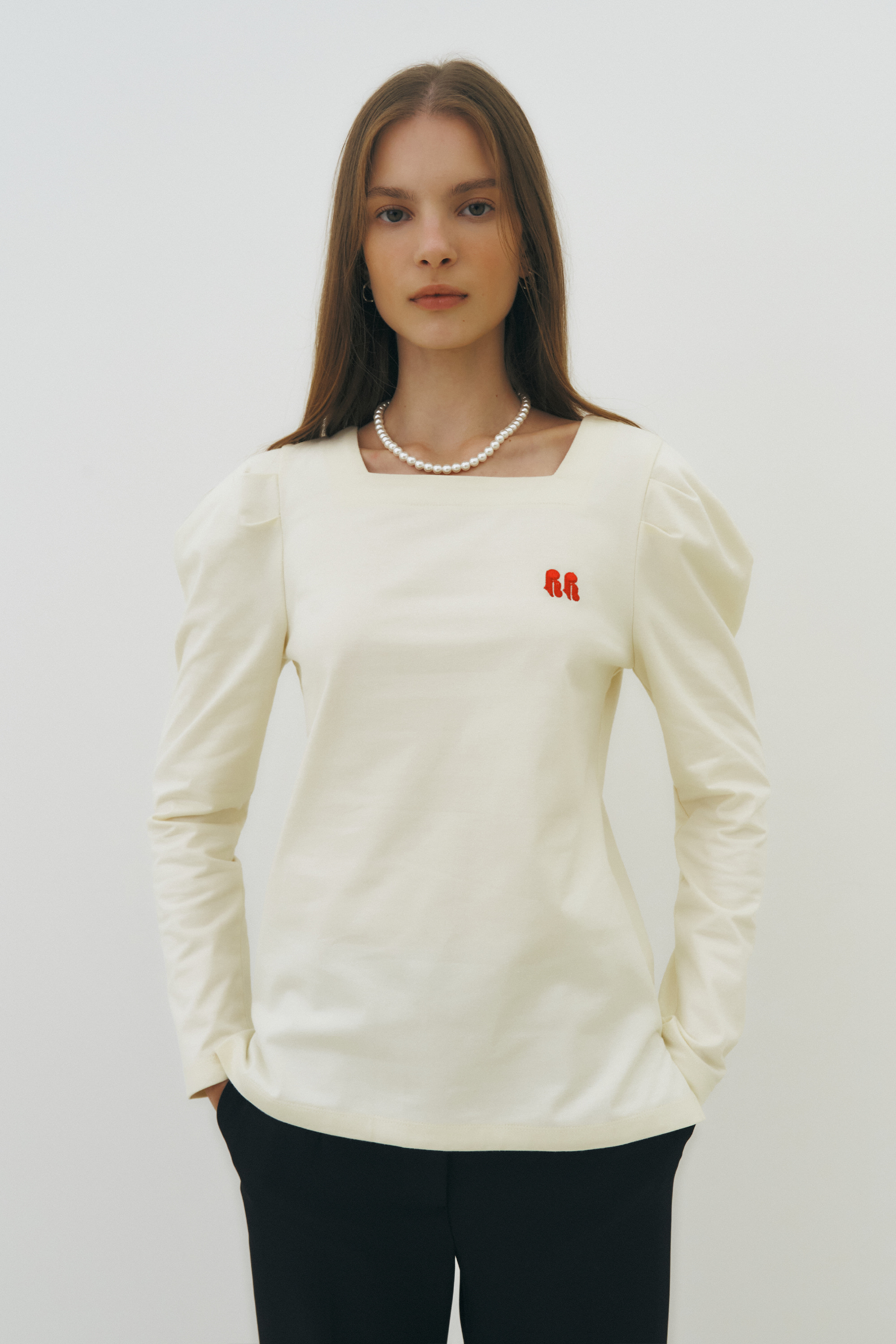 Square-neck volume sleeve t-shirts (ivory)