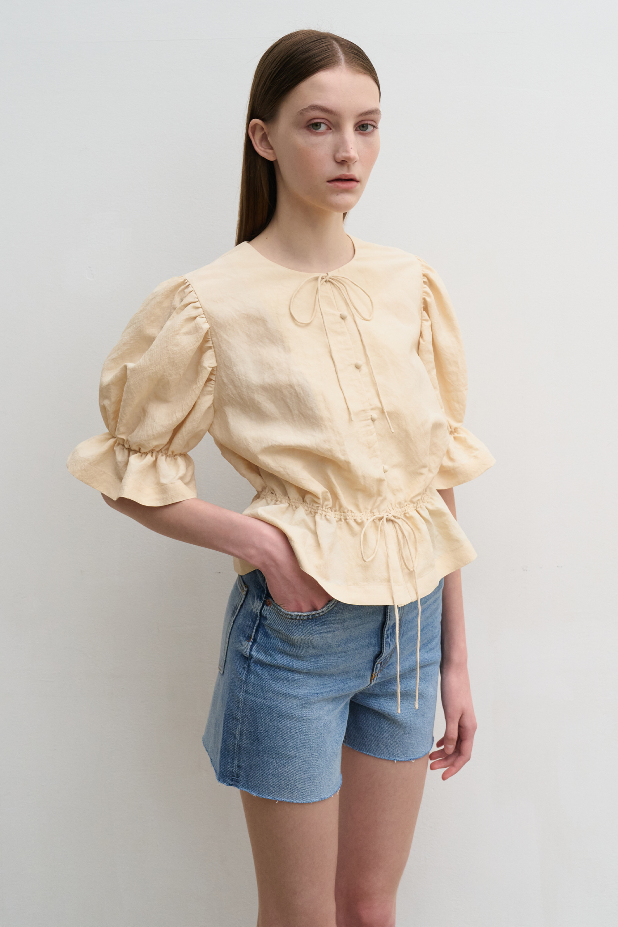 Linen-blend shirred waist blouse (beige)